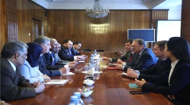 مراسل تلفزيوني جنوبي يعلق على زيارة الرئيس الزبيدي الى موسكو..فماذا قال؟