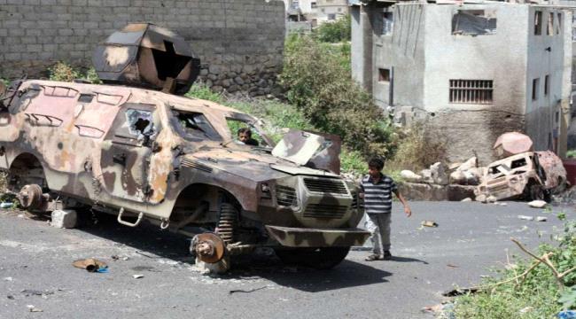 ناشطون: احداث #تعـز كشفت حجم سيطرة الاصلاح على الجيش والوحدات الأمنية بالمحافظة