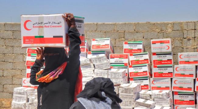 دولة الإمارات تبدأ حملة توزيع 100 ألف سلة غذائية لأسر الشهداء والنازحين والفقراء في #اليـمن