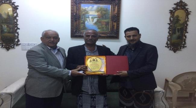 #المجلس_الانتـقالي يكرم مدير مكتب الصحة بلبعوس يافع 