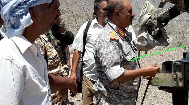 محافظ #الضـالع يتقدم الصفوف الأمامية بجبهة القتال ويحذر كل خائن وعميل بالحساب في قعطبة