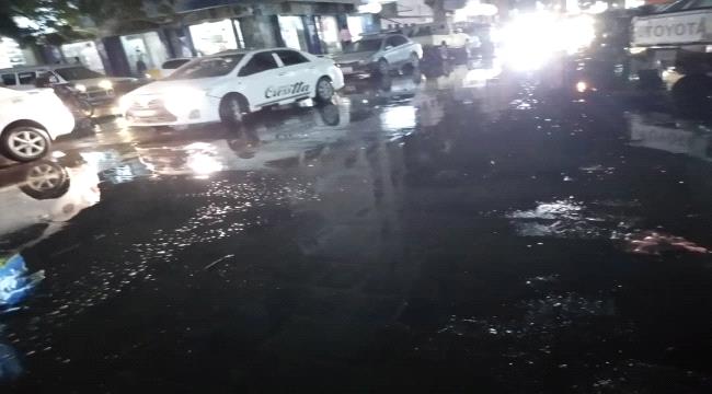 شارع القصر بالمنصورة يغرق بطفح المجاري ومطالبات بانهاء الازمة