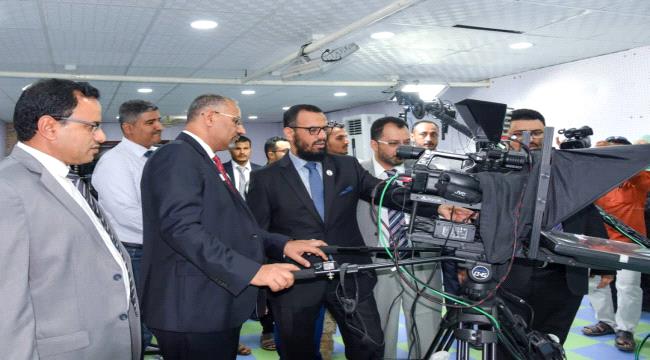 الزبيدي يهنئ شعب الجنوب باطلاق القناتين الجنوبيتين من #العاصمة_عـدن