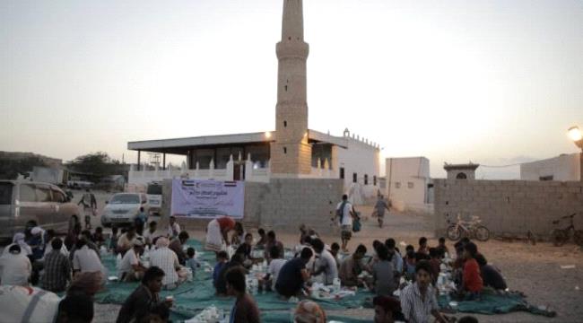 الهلال الأحمر الإماراتي يدشن حملة إفطار صائم بساحل #حضـرموت 