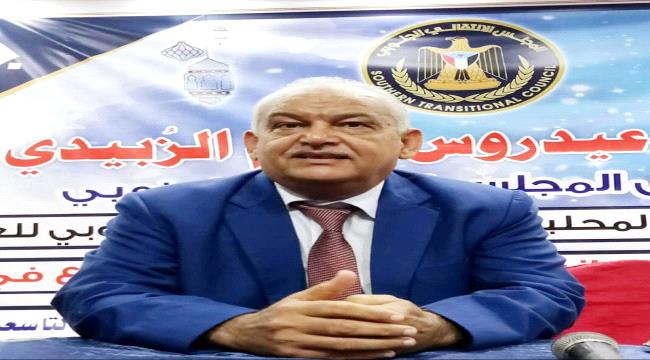 البروفيسور الوالي لـ " غريفيث " : نحن معكم  الا يكفي ذلك ..؟!