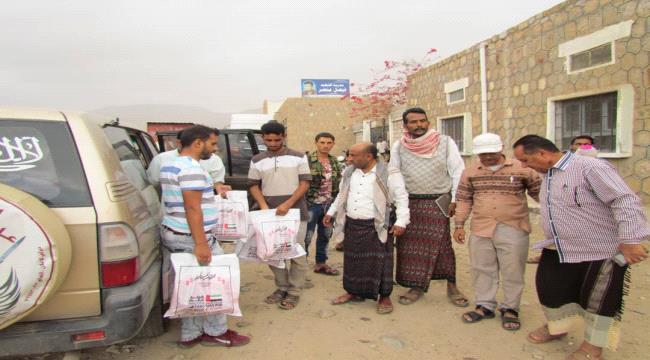 مأمور الحصين يتفقد أحوال النازحين بخلة