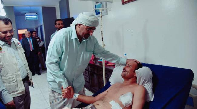 الرئيس الزُبيدي يتفقد أحوال الجرحى بمستشفيات #العاصمة_عـدن