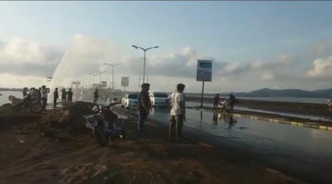 انفجار انبوب مياة يغذي عدد من مديريات العاصمة