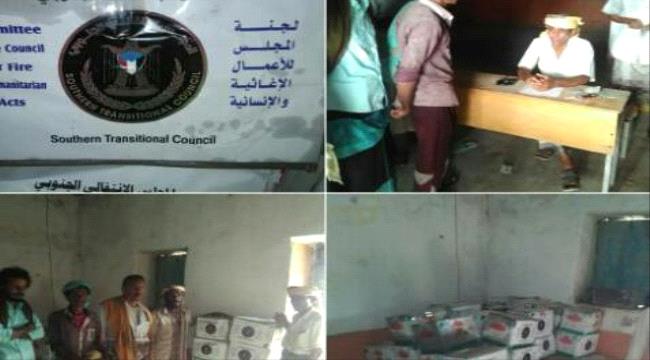 انتقالي المحفد يدشّن توزيع السلال الغذائية على أسر الشهداء والأشد فقراً بالمديرية