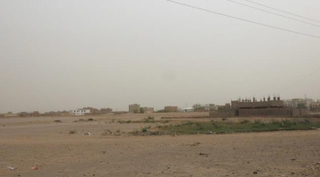 الحوثيون يقصفون الأحياء السكنية في حيس بالهاون