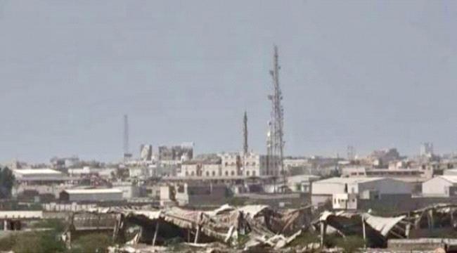 الحوثيون يقصفون  مواقع القوات المشتركة في الدريهمي 