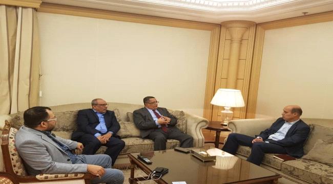 الخبجي يناقش مع نائب غريفيت العملية السياسية بعد توقيع اتفاق الرياض