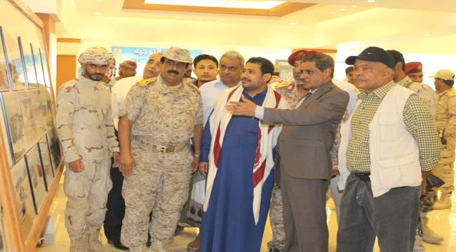 البحسني يفتتح معرض الصور العسكري الأول بحضرموت