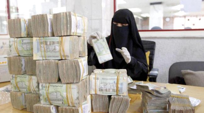 مسؤولين بالبنك المركزي والمالية : ايقاف صرف رواتب الجيش والامن بتوجيهات من المقدشي