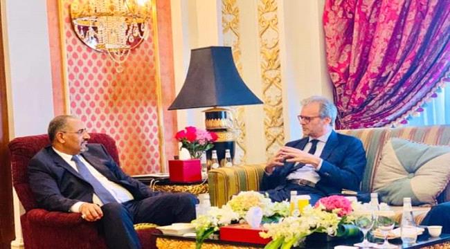 الرئيس القائد عيدروس الزُبيدي يستقبل السفير الفرنسي لدى #اليـمن