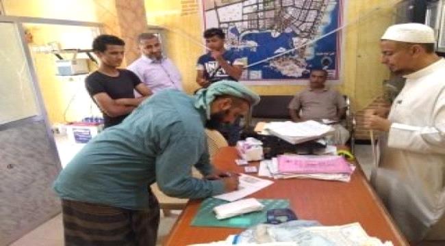 التحالف يقدم مساعدات مالية لأصحاب المنازل المتضررة في عدن