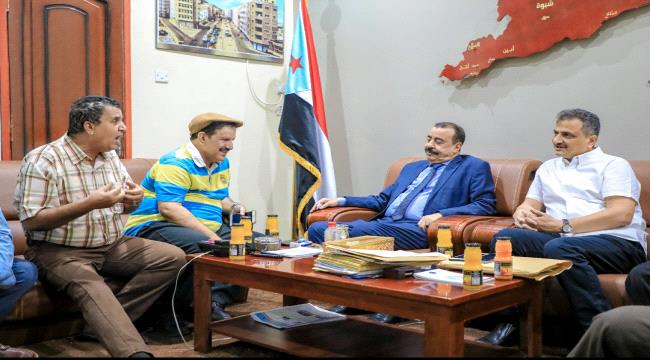 اللواء بن بريك يلتقي محافظ لحج الأسبق النقيب ويدعو إلى فتح صفحة جديدة في حضن الجنوب