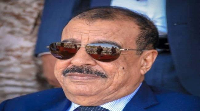 اللواء بن بريك يعزي بوفاة الشيخ العلامة مهدي بارجاء إمام وخطيب مسجد الجامع بسيئون 