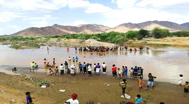 وفاة طفلين غرقا بمستنقع مائي في مدينة المكلا