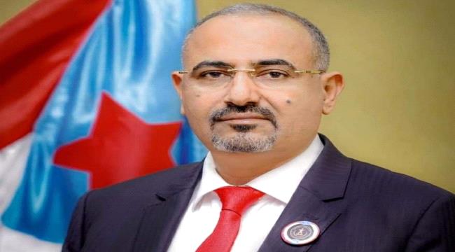 الرئيس الزُبيدي يُعزي الأستاذ خالد بحاح في وفاة والدته