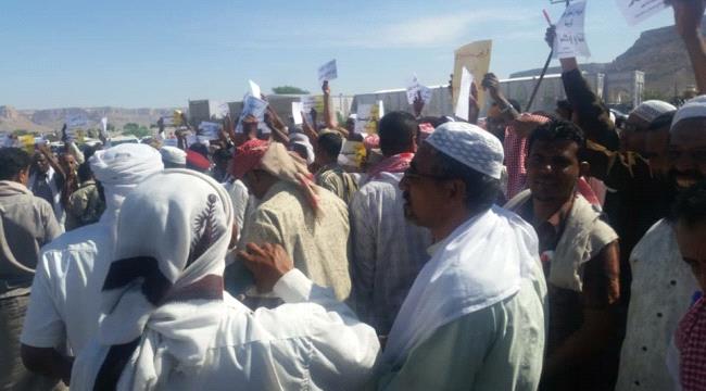 احتجاجات غاضبة ضد وزراء الشرعية في وادي #حضـرموت