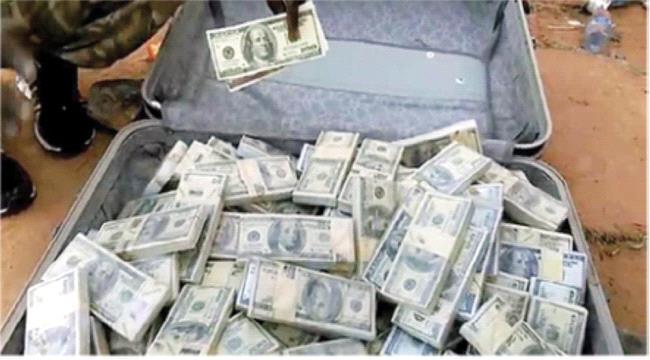 بحقيبة دبلوماسية..السفير القطري في سلطنة عمان يسلم #الحـوثيين 15 مليون دولار