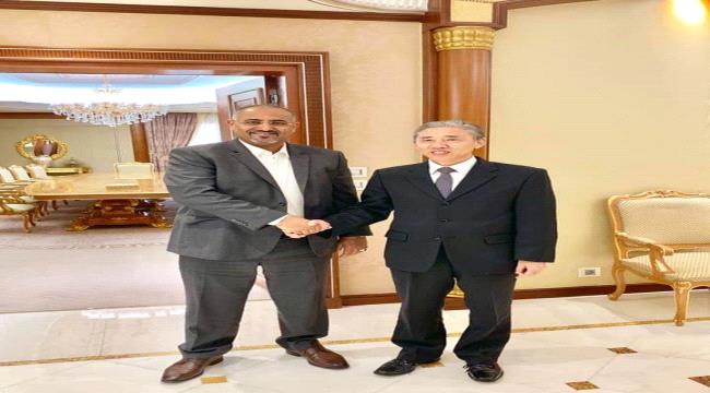 الرئيس القائد عيدروس الزُبيدي يستقبل السفير الصيني لدى #اليـمن