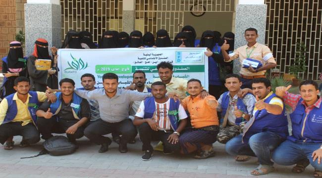 مبادرة لـ(شباب روافد مدينتي #أبيـن وعدن) لبناء مقاعد رخامية لكبار السن وتوزيع كميات من الكتب المدرسية بعدن