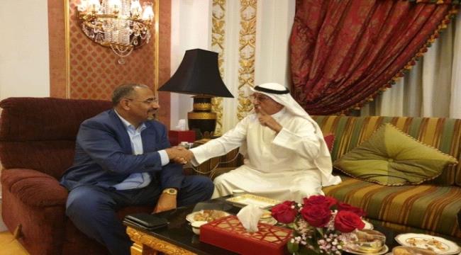 الرئيس الزبيدي يلتقي السلطان الذهب بن هرهره في جدة