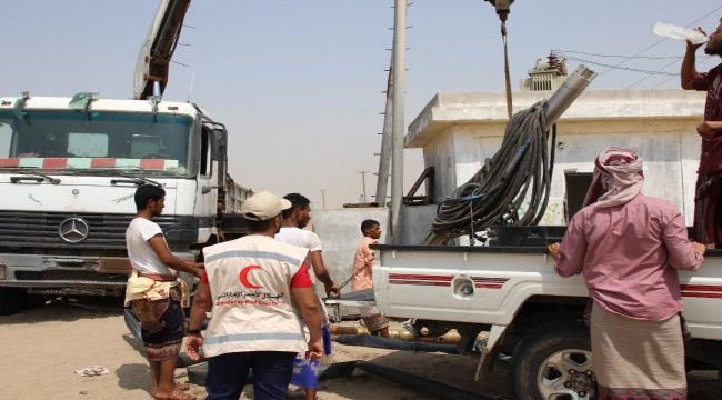 الهلال الأحمر الإماراتي يدشن العمل بتشغيل 10 مضخات غاطس قُدمت لمؤسسة المساه بعدن