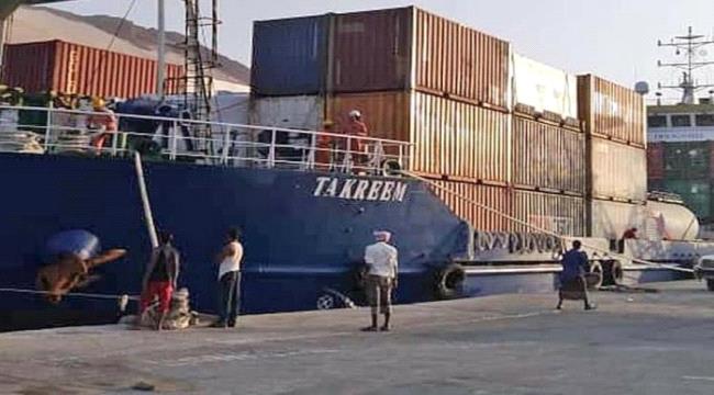 باخرة إماراتية تصل سقطرى لدعم أهالي الأرخبيل