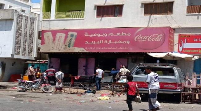 العثور على بدلات عسكرية اثناء اخماد حريق بمطعم لاحد ابناء الشمال بالمكلا
