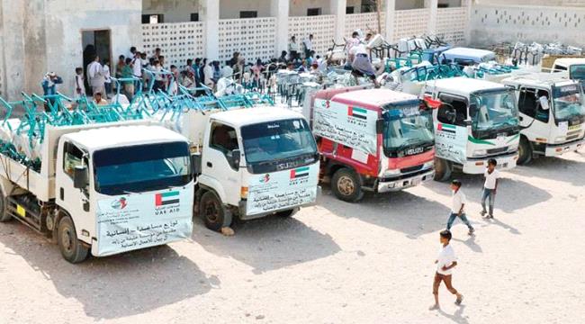أدوات ومستلزمات مدرسية من "خليفة الانسانية" لمدارس سقطرى