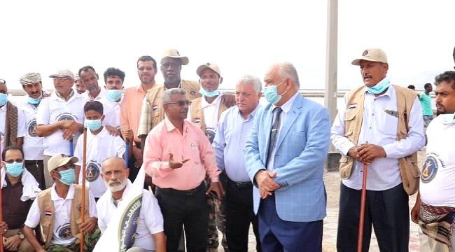 بالصور .. انطلاق المرحلة الثانية من حملة النظافة الشاملة بالعاصمة عدن