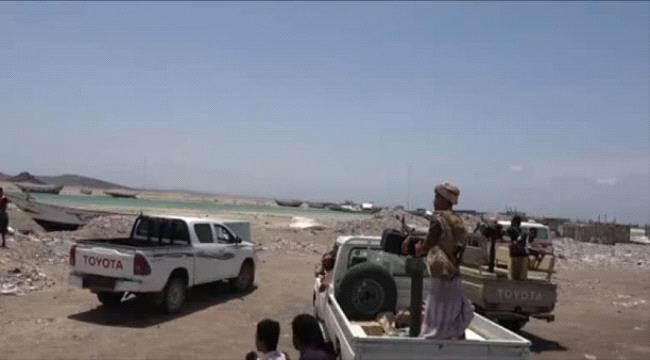 لواء باب المندب يمنع نزول قارب من القرن الإفريقي في ساحل السقية