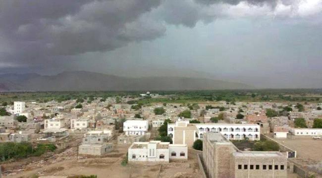 أبين .. مقتل شاب واصابة اخر في اطلاق نار داخل سوق مدينة حصن بن عطية 