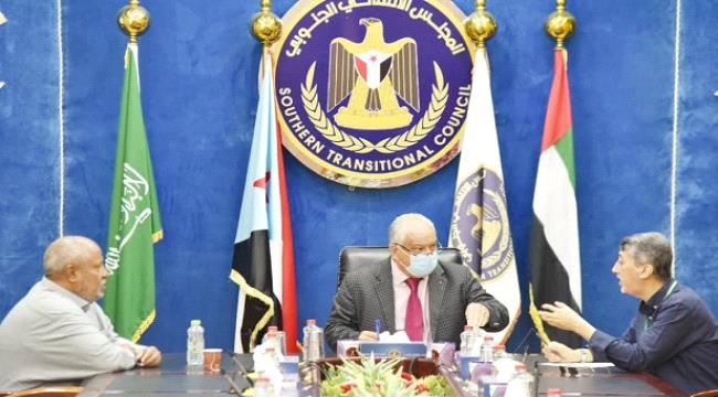 إنتقالي عدن يبحث سُبل تأمين المواد الغذائية في السوق المحلية 