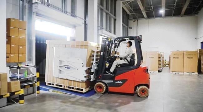 دعم إماراتي يشمل 2000 مرفق صحي في اليمن