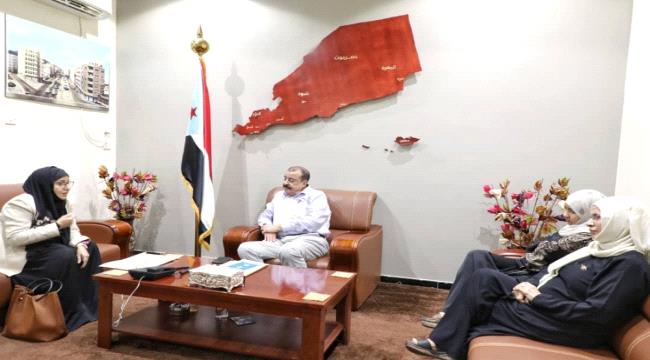 اللواء بن بريك يؤكد التزام المجلس الانتقالي بتمكين المرأة من كافة حقوقها 