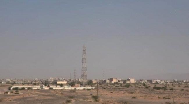 الحوثيون يقصفون قرى في حيس