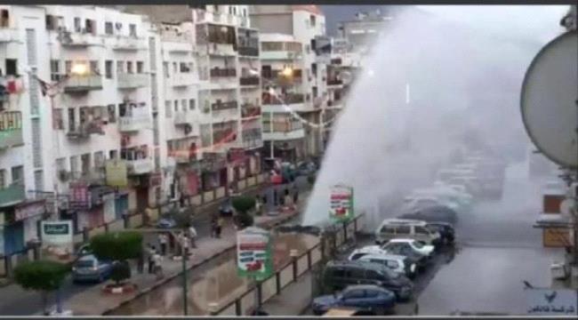انفجار انبوب ضخ مياه بالشارع الرئيسي بالمعلا
