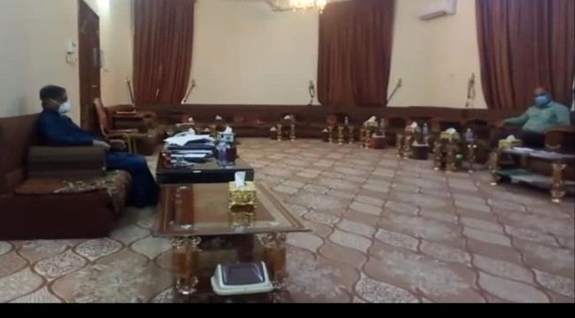 البحسني يلتقي وفد منظمة الصحة العالمية الزائر لحضرموت 