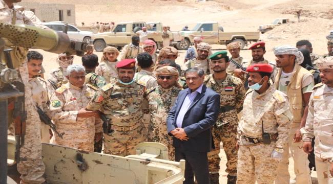 المحافظ البحسني يتفقد كتيبة الهجرين الثانية 