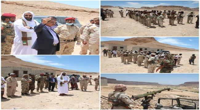 المحافظ البحسني يتفقد كتيبة الهجرين الثانية ويشيد بمستوى الإنضباط وجاهزية الجنود