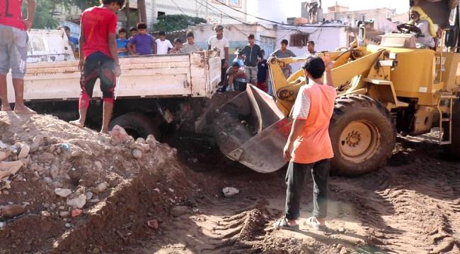  انتقالي التواهي يواصل حملة رفع مخلفات الأمطار بالمديرية