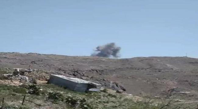 طيران التحالف يقصف حوثية في ثره لمساندة القوات الجنوبية