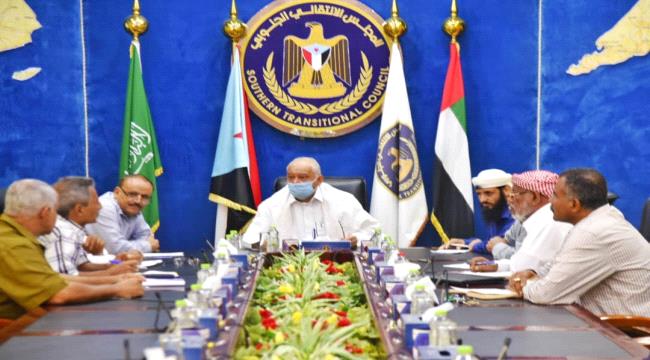 اللجنة الاقتصادية بالمجلس الانتقالي تبحث تنفيذ إجراءات عاجلة للتخفيف من معاناة سكان العاصمة عدن
