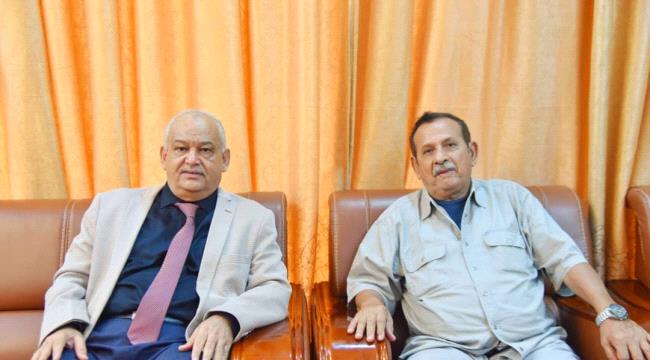 الوالي يناقش مع اللواء ياسين جوانب التعاون بين المجلس الانتقالي ومناضلي حرب التحرير
