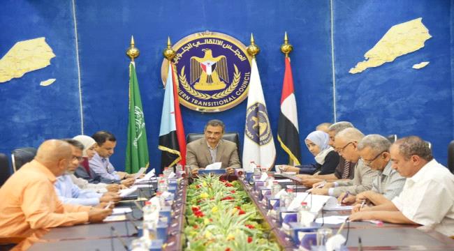  الانتقالي يناقش محاولات الشرعية الالتفاف على اتفاق الرياض ويؤكد قدرته على إفشال المؤامرات