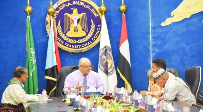 الوالي يناقش الأوضاع التعليمية مع قيادة نقابة المعلمين الجنوبيين